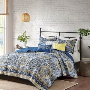 Madison Park Moraga 3-Pc Reversible Quilt Set With Two Pillow Cases. Size King